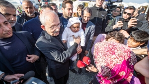 CHP lideri Kılıçdaroğlu, İzmir Büyükşehir'in Hatay’daki koordinasyon merkezini ziyaret etti