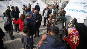 Batur’dan Konak’ın çadır kentine ziyaret