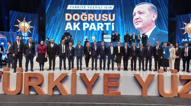 AK Parti İzmir'in aday tanıtım toplantısında mesaj yağmuru!