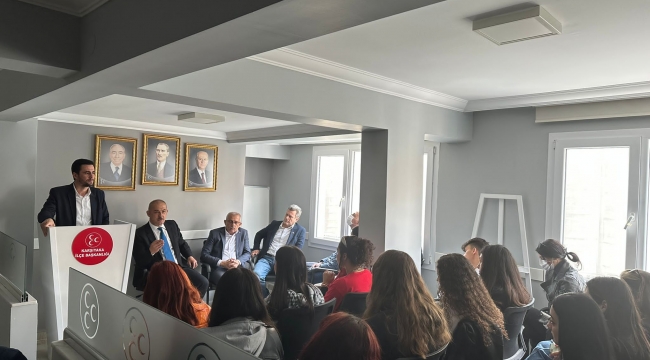 MHP Karşıyaka’da “Gençler Soruyor”, Yöneticiler Cevaplıyor