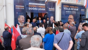 AK Partili Sürekli Karşıyakalı gençlerle bowlingde ter attı