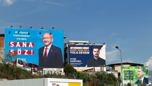 CHP’li Bayraklı Belediyesi, AK Parti’nin ücretini ödediği reklam alanına korsan afiş astı!
