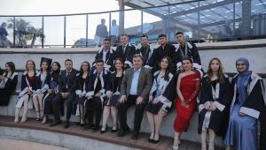 Başkan Doğruer mezun öğrencilerin heyecanına ortak oldu
