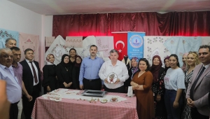 Kınık’ta Halk Eğitim Kursları Sergisi Ve Kermes Düzenlendi