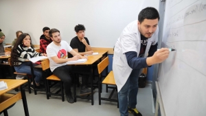 Bayraklı Belediyesinden YKS’de tercih desteği