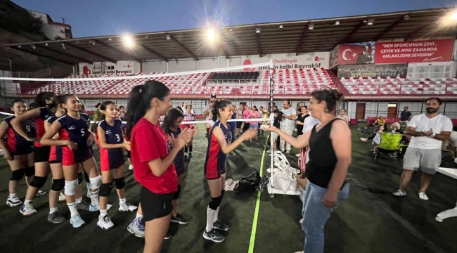 Bayraklı’da voleybol şenliği
