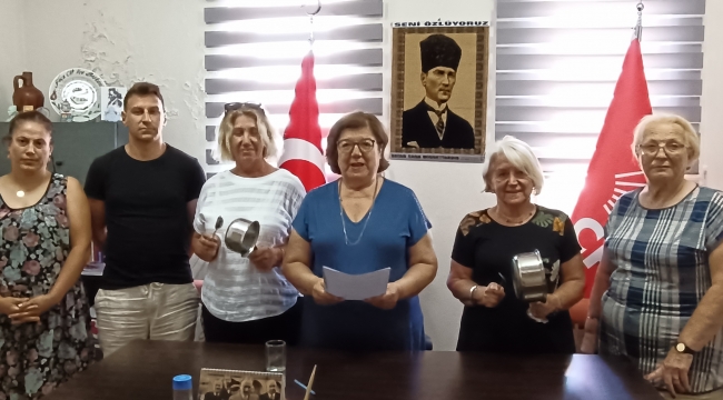 CHP FOÇA İLÇE ÖRGÜTÜ ZAMLARI PROTESTO ETTİ