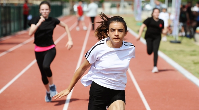 Semra Aksu Atletizm Parkı 1 yılda binlerce Karşıyakalıyı atletizm ile tanıştırdı
