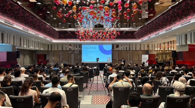 Vize seminerindeki çekilişte bir öğrenci I-20 belgesi almaya hak kazandı