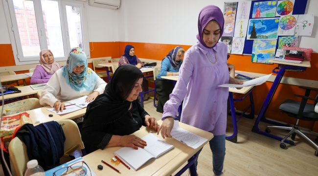 Buca’da okuma yazma kurslarına büyük ilgi
