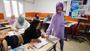 Buca’da okuma yazma kurslarına büyük ilgi