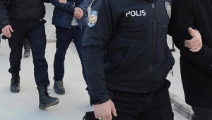 İstanbul'da kendilerini bankacı olarak tanıtıp dolandırıcılık yapan 3 kişi tutuklandı