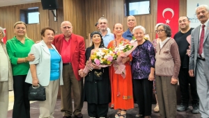 Huzurevi Bedia Akartürk’tün türküleri ile şenlendi