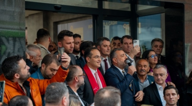 Olgun Atila'dan Miting Gibi Adaylık Açıklaması
