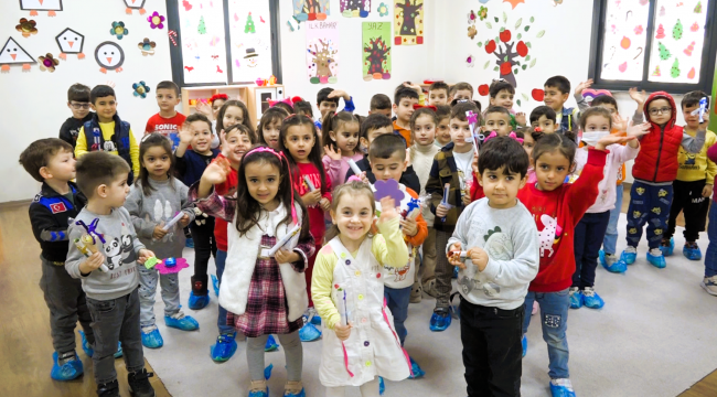 Bornova’da miniklerin karne heyecanı