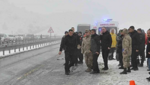 Sarıkamış'ta zincirleme kaza: 2 ölü, 8 yaralı