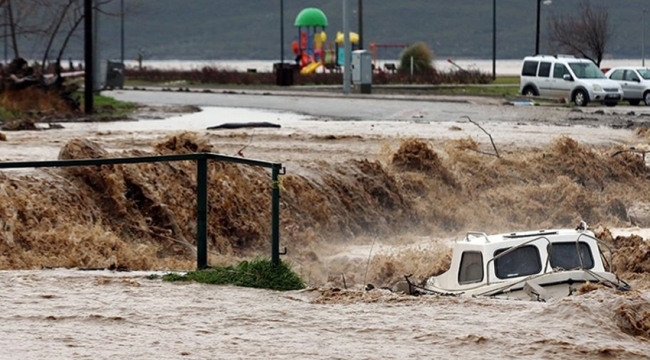 Çanakkale'de sağanak nedeniyle Kepez Çayı taştı