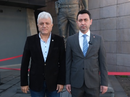 CHP Bayraklı Adayı Önal 'Rıza Bey Apartmanı' davasına katıldı, ailelere destek oldu
