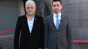 CHP Bayraklı Adayı Önal 'Rıza Bey Apartmanı' davasına katıldı, ailelere destek oldu