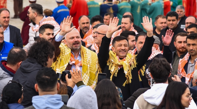 Folklorik Deve Gösterisi Menemen'de binleri buluşturdu