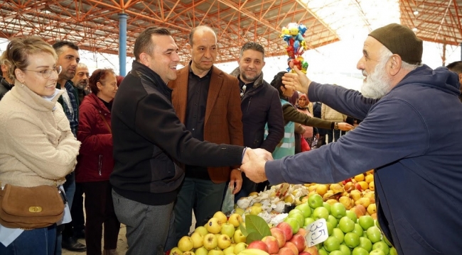 Seferihisar'da büyük ilgi: Ahmet Aydın pazar yerinde halkla iç içe