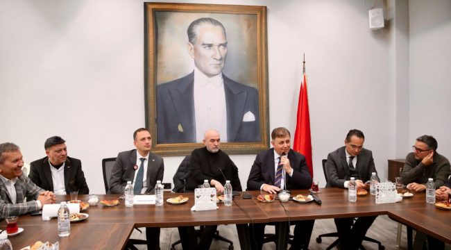 Tugay: Bu şehir Dr. Behçet Uz’u belediye başkanı yaptı bir de Dr. Cemil Tugay olsun!