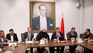 Tugay: Bu şehir Dr. Behçet Uz’u belediye başkanı yaptı bir de Dr. Cemil Tugay olsun!