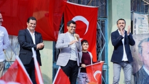 Bayraklı, Başkan Adayı Kırkpınar'ı bağrına bastı