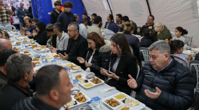 Çeşme Adayı Lal Denizli STK'ların İftar Yemeğine Katıldı