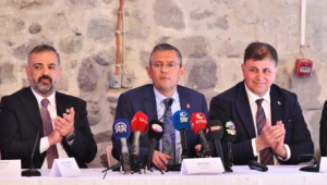 CHP Genel Başkanı Özel İzmir'den gençlere seslendi: Sandığa gidin
