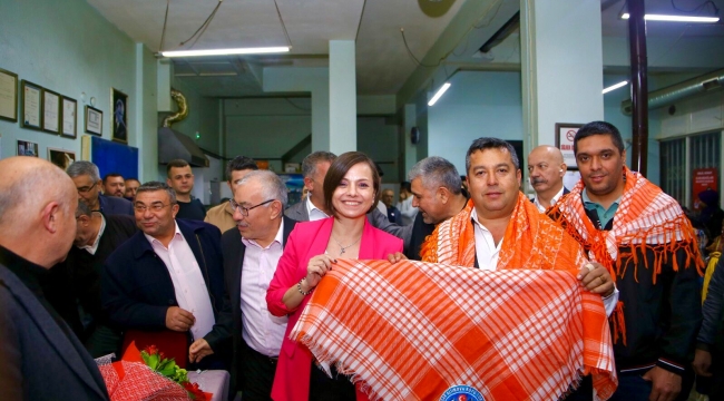 Kınay’dan CHP Karabağlar İlçe Örgütü’nün En Yaşlı Üyesine Ziyaret