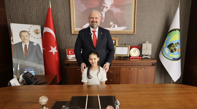 Başkan Pehlivan koltuğunu Aybüke’ye devretti