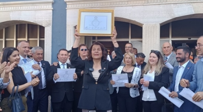 Foça'da 150 Yıllık Belediye'nin İlk Kadın Belediye Başkanı