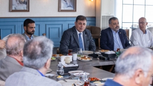 Başkan Tugay CHP yöneticileriyle buluştu