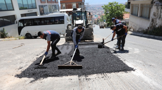 Bayraklı'da yollar yenileniyor 
