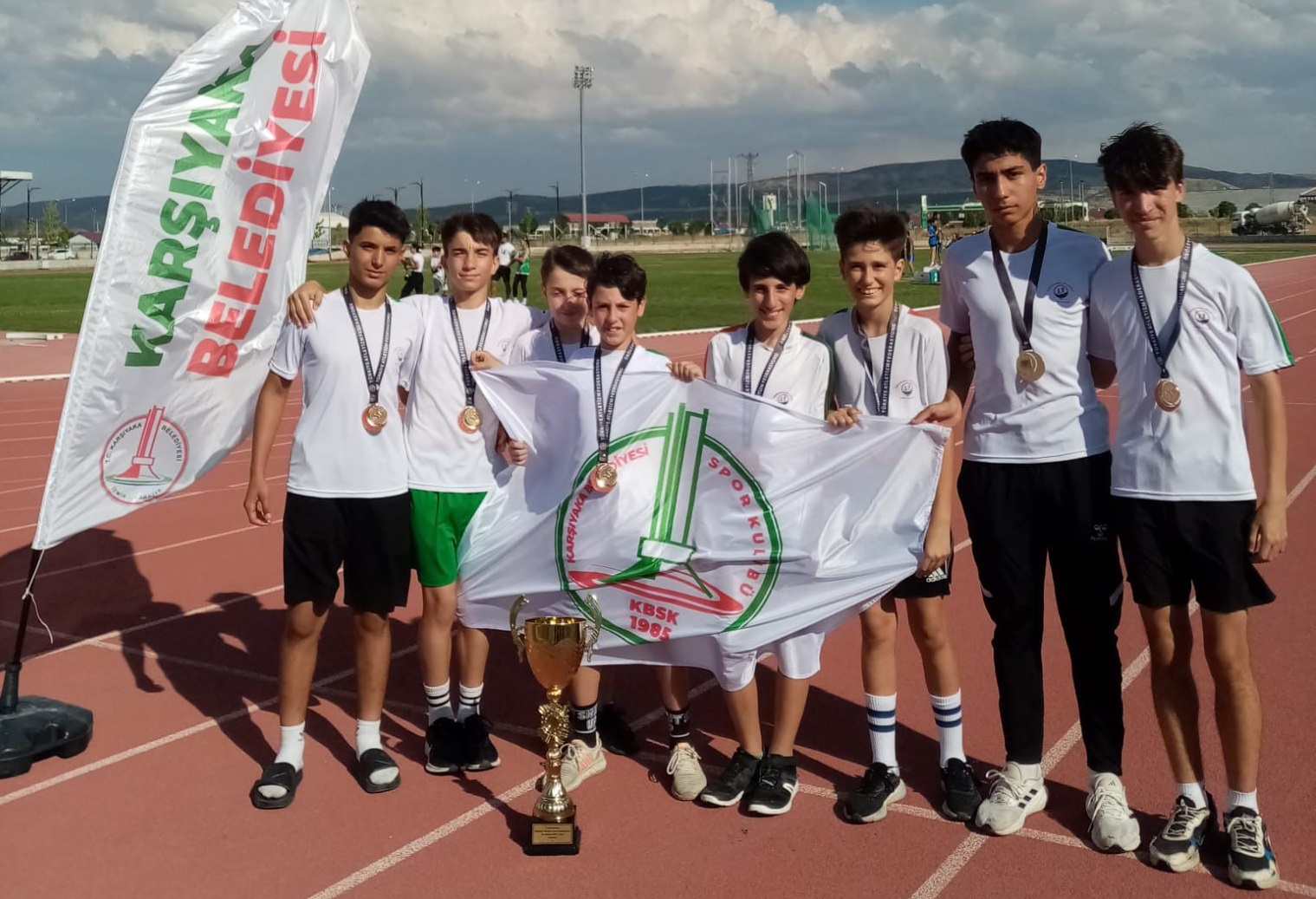 Karşıyaka’nın atletizm takımı Türkiye şampiyonu!
