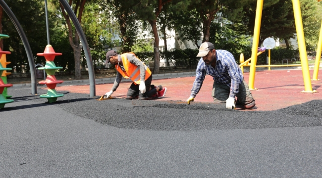 Bayraklı'da parklar yenileniyor