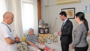 Bayraklı Belediyesi ‘yaşlı destek hattı’ kurdu