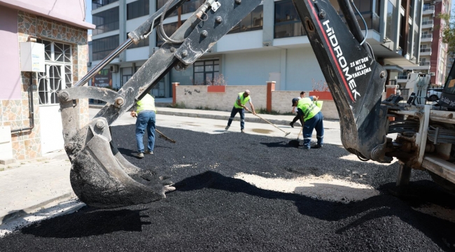 Bayraklı'da asfaltlama seferberliği 24 mahallede çalışmalar başladı