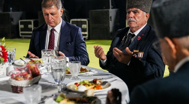 Başkan Tugay: Özgürlüğümüzü şehitlerimizin canına ve gazilerimizin cesaretine borçluyuz
