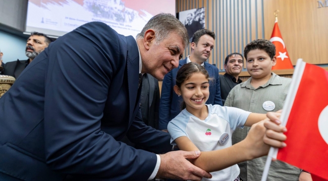 Başkan Tugay gençleri ve çocukları ağırladı