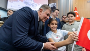 Başkan Tugay gençleri ve çocukları ağırladı