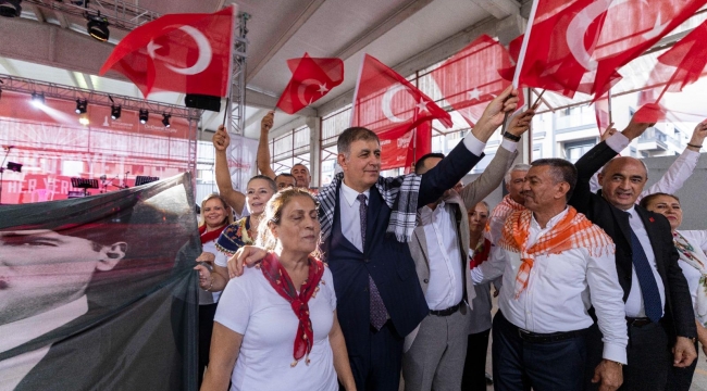 Başkan Tugay, Menemen 'Cumhuriyet Her Yerde' kutlamalarına katıldı