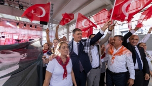 Başkan Tugay, Menemen 'Cumhuriyet Her Yerde' kutlamalarına katıldı