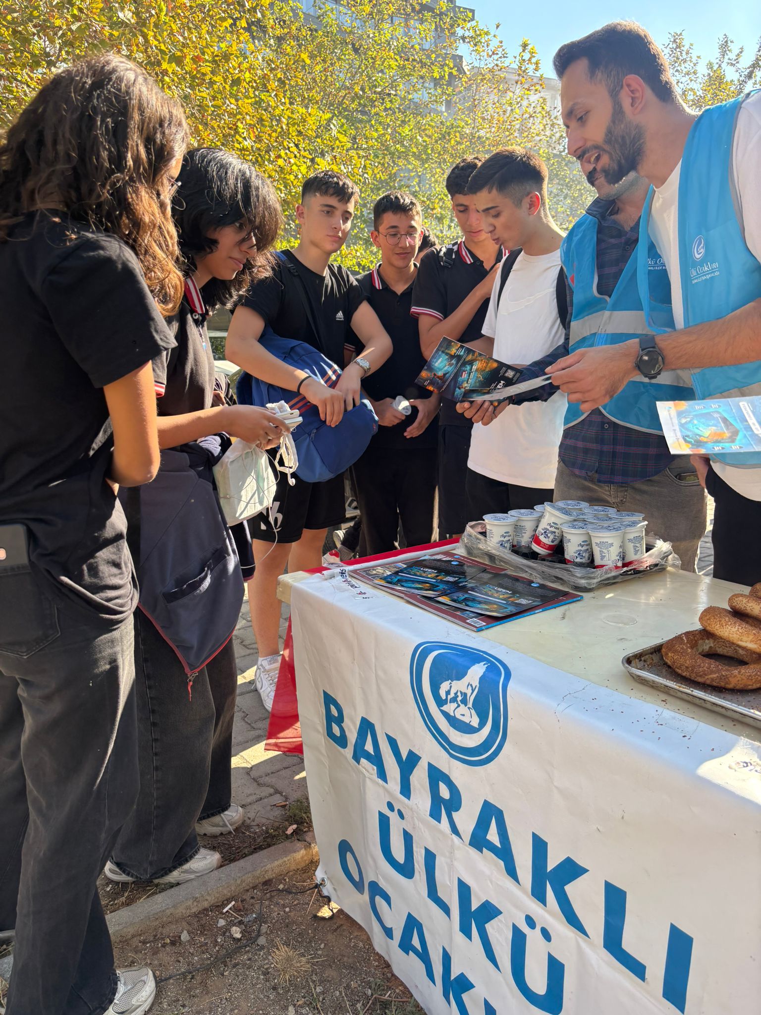 Ülkü Ocakları Bayraklı 'dan ÜOUZEM Projesi
