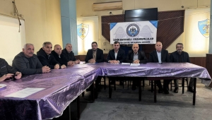 İzmir Bayraklı Erzurumlular Kültür Sosyal Dayanışma Derneğine Başkan seçilen Tuncer Kaya, Dernek Başkanı Fatih Aksakal’dan bayrağı devraldı.