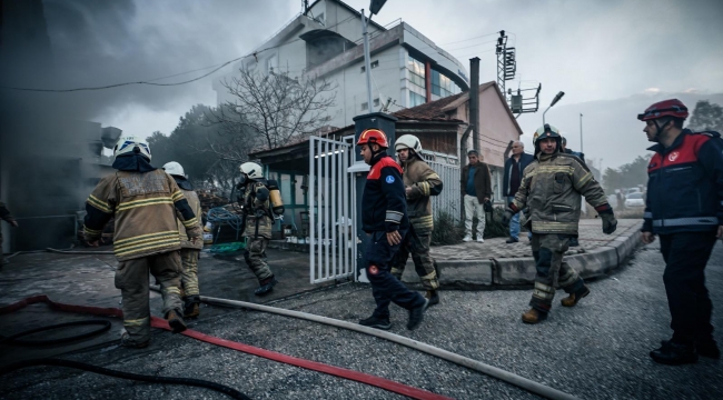 Bornova’daki fabrika yangını söndürüldü