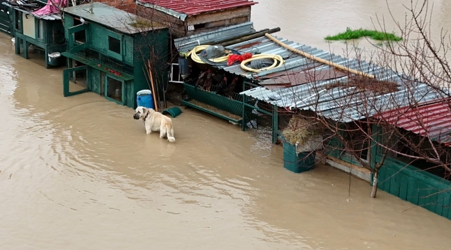 İzmir Büyükşehir Belediyesi’nin yağış seferberliği sürüyor
