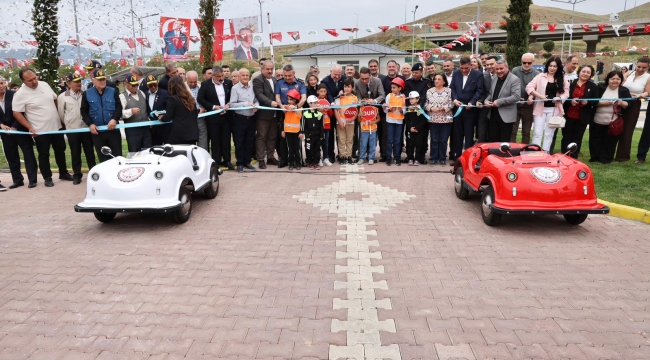 Menemen'de çocuklar için trafik eğitim parkuru açıldı