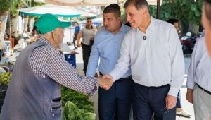 Başkan Tugay Tire’de vatandaşlar, üreticiler ve esnafla buluştu
